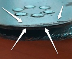 Сломанные фрагменты или царапины на кончике стержня шины
